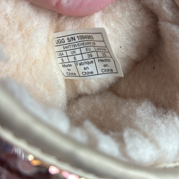 Women’s UGG Classic Short Sequin Boot gold, size 8 - Picture 8 of 8